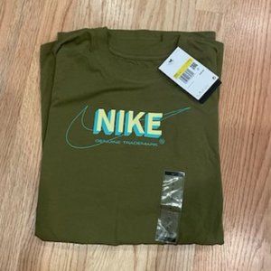 NWT Nike SB Tee- Loose Fit - Mens Small